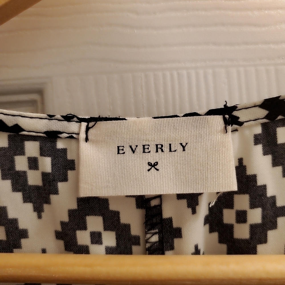 Everly diamond print s/s blouse - Picture 3 of 6